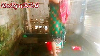 How does Ami take a shower in the bathroom.