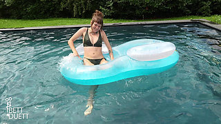 Uncut - Pool Masturbation on Vacation!!