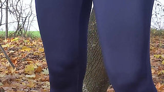 Girl in Yoga Pants Teases Fat Cameltoe Pussy Outdoors