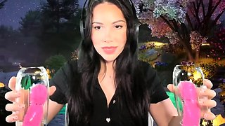 Amateur brunette double toying on webcam