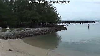 Babe suck at the beach