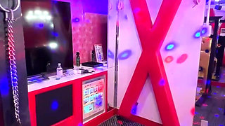 Experience a simulated SM play session with an 18-year-old!