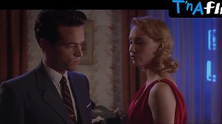 Deborah Francois Udders Episode in Populaire