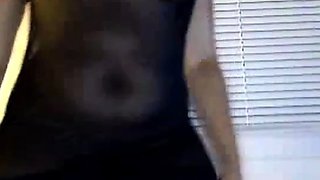 Voluptuous Ebony Dancer Shakes it for the Webcam