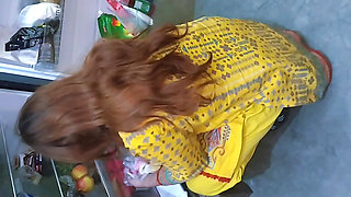 Pakistani Beautiful Bhabi Clean Fridge in Winter