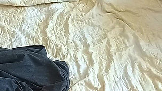 Mateur Wife Gives Me a Handjob Until I Cum, Hot Amateur Couple Foreplay in the Bedroom