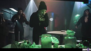 Octavia and Oliver's parasited clip