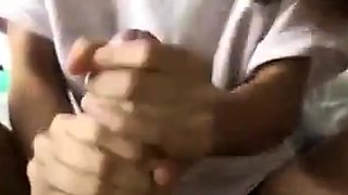 Deutsche Ehefrau gibt intensiven Handjob