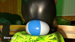 Bigbootylucy Crushed 18 Beachballs Agressively!