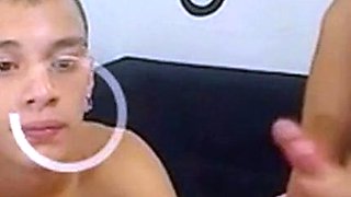 Chupando y tragando semen de un gran pene latino