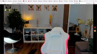 Curvy Beauty Shines with Sensual Webcam Passion Unleashed
