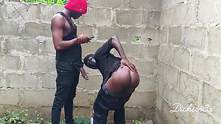 Bend Ebony Creamy Bussy in an Uncompleted Building