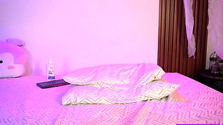 Amateur Webcam Cute Teen Plays Solo