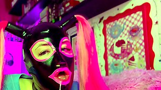 Pissing masturbating babe solo toy play