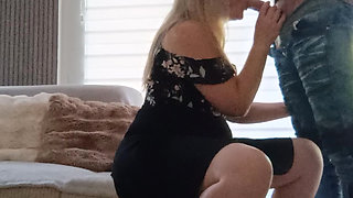 This woman loves to suck