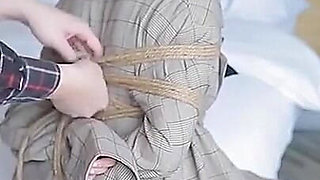 Hui09 - a White-stockinged Jk Girl Is Bound to the Bed with Ropes.