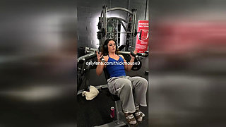 Oops at the Gym: Barely Legal Accidentally Exposing Girl's Pussy During Workout!