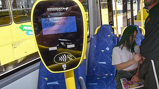 Female Student Can't Resist the Cock She Saw on the Bus