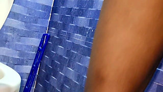Desi Bhabi Hair Remove in Bathroom