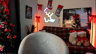 Big boob brunette masturbates on webcam