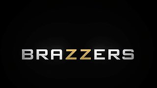 Horny Couple Pranks And Fucks - Sidney Summers / Brazzers