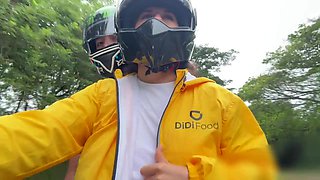 ¡Recogiendo a Cliente De DIDI Sin Sostén! - Public