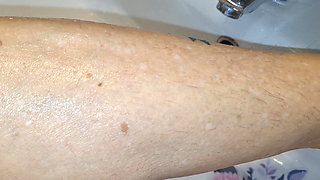 Melissa Johnson Shaving Her Granny Legs
