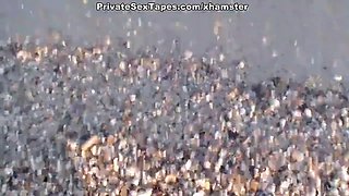 Amateur oral sex and high energy pussy fuck on the beach