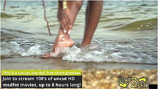 Doctor Tampa - Giggles Struts Feet In Heels
