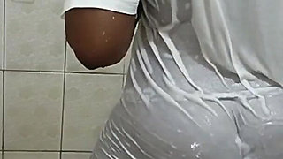 We Got Wet Twerked Sucked and Fucked: Bathroom Romance