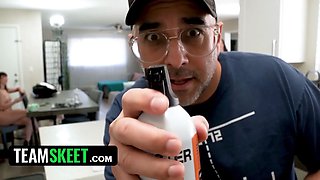 Behind the scenes 3 way with make-up chick Fiona Frost & little pornstar mochi mona - teamskeet labs