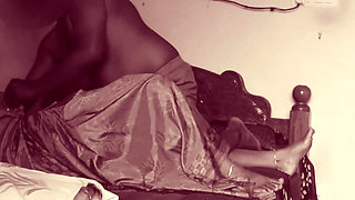 Cheating Indian Housewife in Saree Kissing in Bed & Giving Handjob to Lover