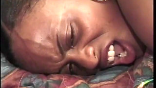 Ebony hottie sucks big white dick in bed