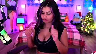 Cute amateur brunette naughty in solo jerking show on camera