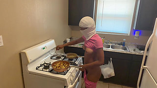 Hot babe naked making breakfast for her boyfriend m