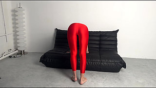 yoga in red tight cameltoe leggings