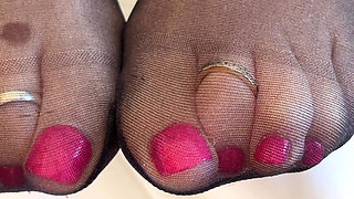 Mrs Mature Feet Teasing You All with Her Cute Toes 397