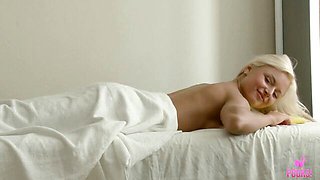 Pooksi - blonde action