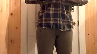 Hana Take a Cup Water Clean Her Pussy in the Bathroom