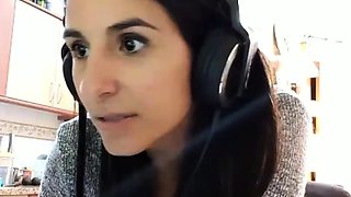 Big boob brunette masturbates on webcam