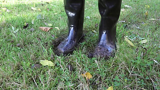 Using a Stranger to Clean Her Muddy Boots