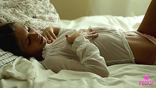 Perky boobs Roxana makes her teen snatch cum with a vibrator