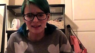 Hot amateur webcam teen masturbates for their fans