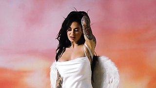 Curvy tattooed MILF shows off big boobs