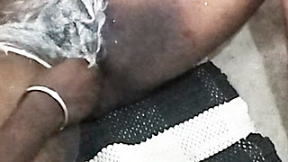 Shaving her juicy pusssy