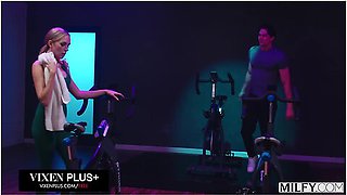 Married Milf Sierra Spunk Gets Her Pussy Worked Out By Fitness Instructor