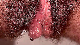 Teen Pees Beautifully