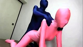 amateur lustywench fingering herself on live webcam