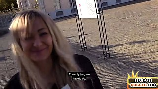 Skinny sex date babe sucks outdoor in public be4 fucked