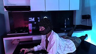 Sexynympho webcam model uses toy on clit to masturbate